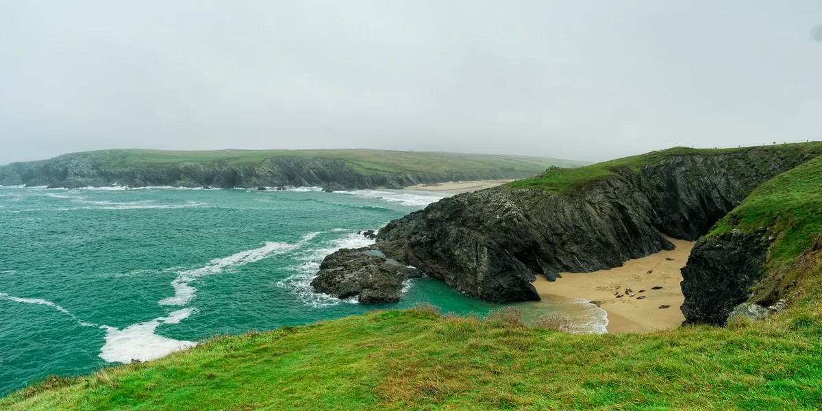 Best Kite Flying Spots in Cornwall: Beaches and Parks